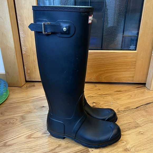 Womens Hunter Original Tall Black Waterproof Rain Wellington Boots Size 7 M EUC - Picture 3 of 6